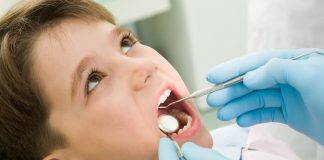 Vì sao răng sữa dễ bị sâu?