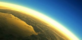 Vì sao trên không ở vùng cực Trái Đất có lỗ thủng ozon?