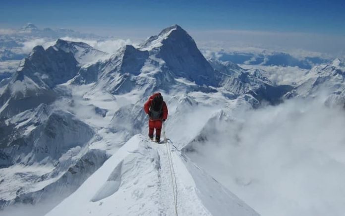 Vì sao những ngọn núi cao nhất thế giới gần xích đạo?